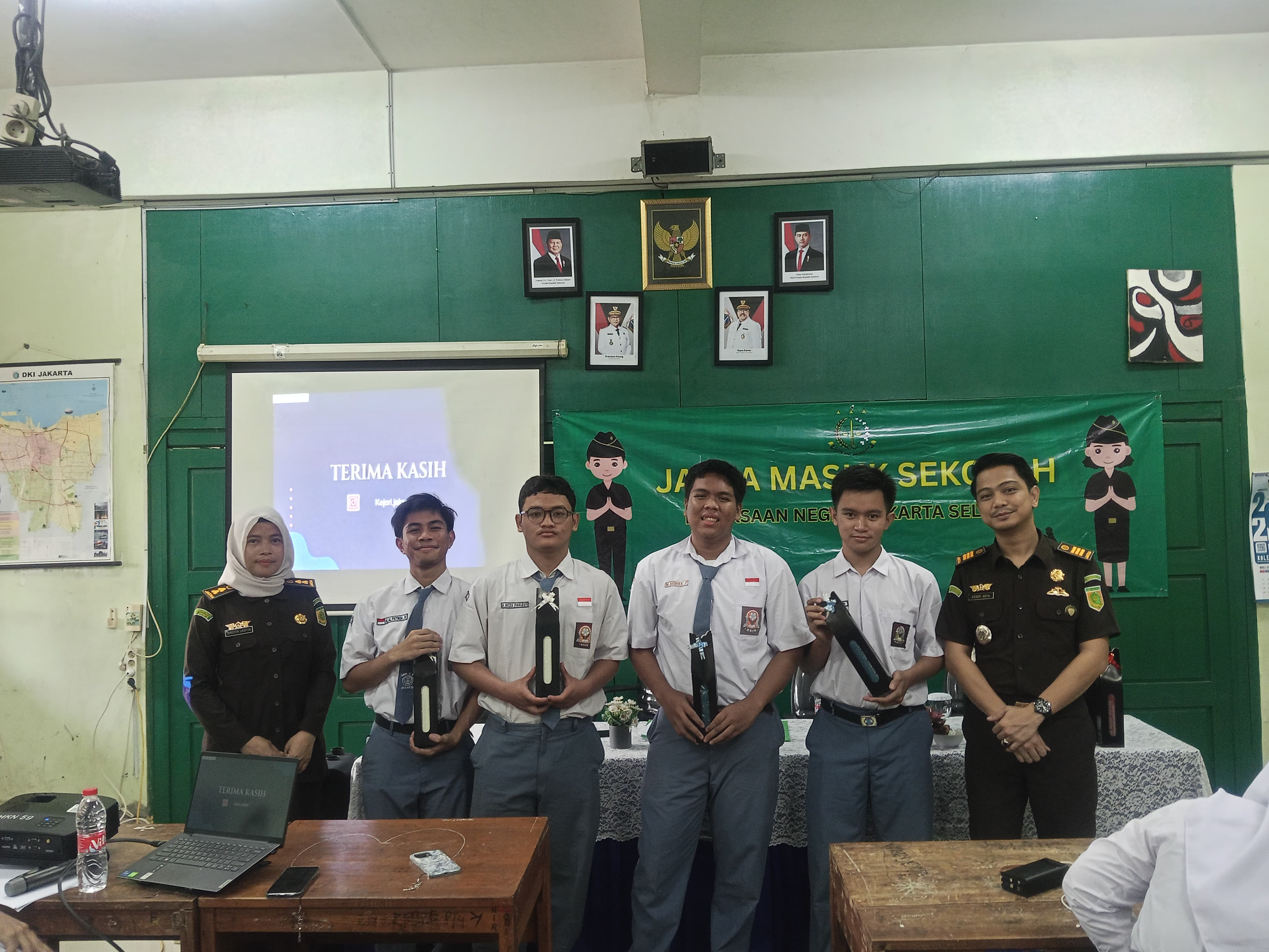 Gedung Sekolah SMK 13 NEGERI MALANG